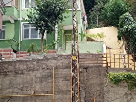 Merkez mah.cumhuriyet caddesi üzerinde iki katlı müstakil ev.