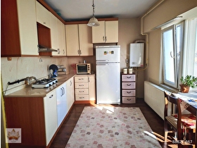 BANDIRMA ATATÜRK CAD.TAPU YAKINI EŞYALI ARA KAT SATILIK DAİRE