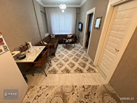 YEDİTEPE MEMUR BİNASINDA SATILIK BAKIMLI 2+0 DAİRE