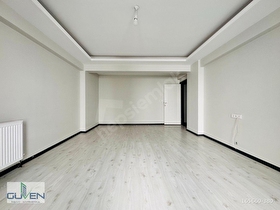 GÜVENDEN KAPAKLIDA CADDEYE,SERVİSLERE YAKIN KOMBİLİ 2+1 DAİRE
