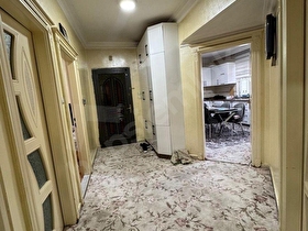 KARATAŞ MERKEZDE ANA CADDEYE YAKIN,GENİŞ,TEMİZ,SATILIK 3+1