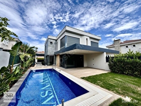 Alaçatıda Müstakil Havuzlu Premium 3+1 Sıfır Villa |Salih Derli