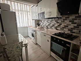 KÜÇÜK EMLAKTAN GEMLİKTE CADDE ÜSTÜ SATILIK YAPILI DAİRE