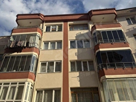 ÇAM GAYRİMENKULDEN ALBAYRAK CADDESİNDE 270M2 İÇİ YAPILI DAİRE