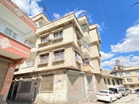 KOZLUCA MAHALLESİNDE ŞEHİR MERKEZİNDE MÜSTAKİL 3 KATLI BİNA