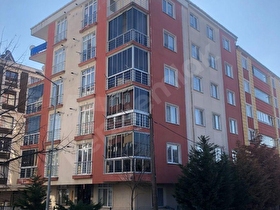 ÇORLU ALİPAŞADA TENİS KAFE ÜST KISMINDA GENÇ BİNADA SIFIR AYARINDA SATILIK 3+1 DAİRE