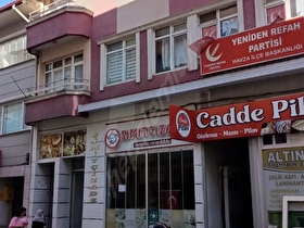 UĞUR EMLAKTAN ZİRAAT BANKASI YANI MERKEZİ KONUMDA 2+1 DAİRE