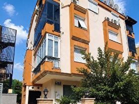KONYAALTI ALTINKUMDA DENİZE 150 METRE MESAFEDE EŞYALI SATILIK 2+1 DAİRE