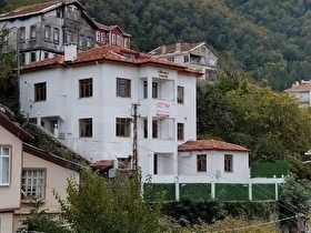 KASTAMONU İNEBOLU YUKARI HATIPBAĞI MAHALLESİ NDE 3 KATLI SATILIK KONAK