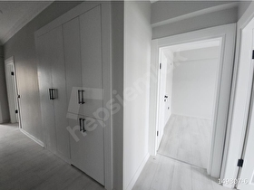 AKYAZIDA MERKEZİ KONUMDA GENİŞ 4+1 SATILIK DAİRE