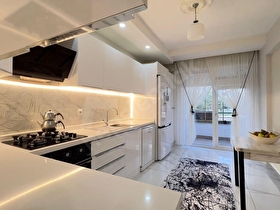 SALI PAZARI CİVARINDA SATILIK KAPALI GARAJLI LÜKS 4+1 DAİRE