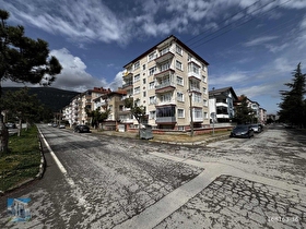 BUDAKTAN KOŞUYOLUNDA SATILIK CADDE CEPHELİ BAKIMLI 2+1 DAİRE