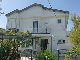 CUNDA YENİYOLDA MÜSTAKİL NİTELİKTE GENÇ EMLAKTAN SATILIK VİLLA