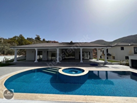 Fethiye Üzümlüde 1.097 M² Arsa İçinde 250 M² Tek Katlı Müstakil