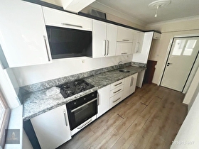 ▀GÜÇTEN▀ AKÇAYDA AYRI MUTFAKLI DENİZE YAKIN ARA KAT 2+1 DAİRE▀
