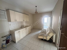 Üniversite Evlerinde Ana Cadde Üzeri Geniş Apart Daire