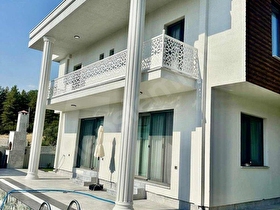 YEŞIL ÜZÜMLÜ DE LÜKS 4 + 1 EŞYALI SATILIK VILLA