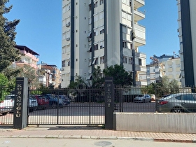 MEYDANKAVAĞINDA AYRI MUTFAKLI YÜKSEK GİRİŞ 2+1 SATILIK DAİRE