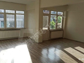 izmit merkez 2+1 adliyenin arka sokağında kiralık daire