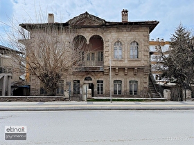ŞEHRİN MERKEZİNDE ZAMANDA YOLCULUK ! SATILIK TARİHİ KONAK