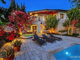 Patarada 4 yatak odalı, geniş, mahrem özel tasarım villa
