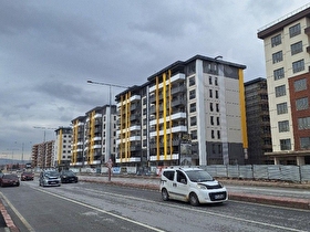 MERAM ALPARSLAN TÜRKEŞ CADDESİNE CEPHELİ 3+1 SİTE İÇİ ARAKAT