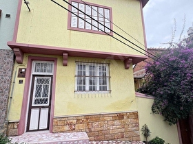 AYVALIK SAKARYA MAHALLESİNDE SATILIK 3+1 BAHÇELİ RUM EVİ