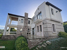 KUŞADASI OLIVA VILLAS’TA 1.000 M² ARSA İÇINDE ÖZEL HAVUZLU MÜSTAKIL 4+1 VILLA
