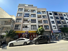Seferihisar Çarşı merkezinde Ebeveyn Banyolu 2+1 Daire