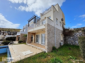Milas Kıyıkışlacık İasos Modern Sitesinde Satılık Havuzlu Villa