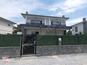 Kuşadası Değirmenderede Havuzlu Site İçinde 4+1 Müstakil Villa
