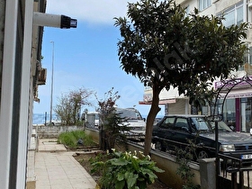 ÇINARCIK MERKEZDE denize 1 bina kat mülkiyetli MASRAFSIZ EŞYALI 1+1 YALI DAİRESİ SİZLERİ BEKLİYOR