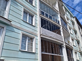 Emek emlaktan gemilerçekeği mah satılık doğalgazlı asansörlü  üçüncü kat daire içi temizdir