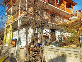 AMASYA MERKEZ GÖLLÜ BAĞLARINDA SATILIK 400 M2 ÜZERİNDE 3 KATLI DAİRE