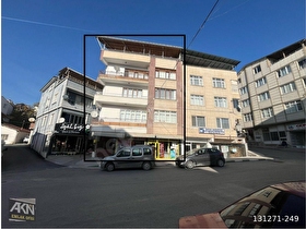 AKN GAYRİMENKULDEN MERKEZİ KONUMDA ANA CADDE ÜZERİ ACİL SATILIK 4 KATLI BİNA