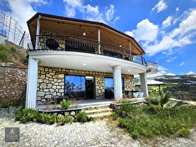 Alanyada Müstakil Havuzlu 3+1 Eşyalı Lüks Villa
