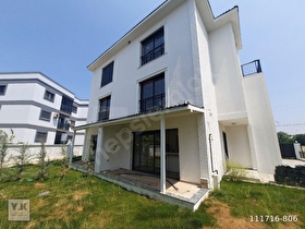 MENDERES MERKEZDE 5+1 TRİPLEKS GENİŞ BAHÇELİ VE TERASLI SIFIR LÜKS SATILIK VİLLA
