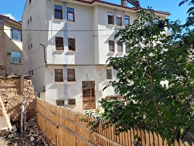 EŞYALI Satılık 1+1 Geniş daire.Kapalı otoparkı, Deposu mevcuttur.