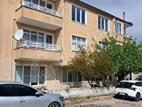 EDİRNE UZUNKÖPRÜ ÇEVRE YOLUNA CEPHELİ 2 KAT BAHÇELİ DAİRE SATILIKTIR.