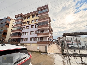 ÇUHALLI ÇARŞISINDA DENİZE 50 M OLAN SATILIK 3+1 DAİRE