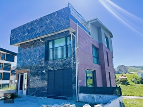 VARDARDAN YAŞAMKENT MAHALLESİNDE TERASLI SATILIK 1+1 DAİRE