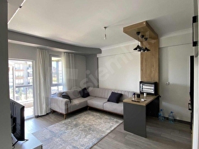 EMLAK KONUTLARINDA SATILIK EŞYALI CAM BALKONLU ARAKAT 1+1 DAİRE