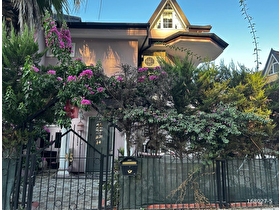 ANTALYA KEMER SATILIK VİLLA MERKEZDE DENİZE YURÜME MESAFESİNDE