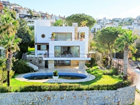 Bodrum Yalıkavakta Panoromik Manzaralı Müstakil Triplex Villa