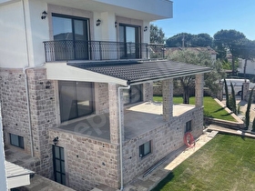 DENİZE SIFIR KİRALIK TRİPLEKS VİLLA