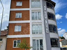 ALBAYRAKTAN BELEDİYE ALTINDA MUTFAK AYRI SATILIK  1+1 DAİRE