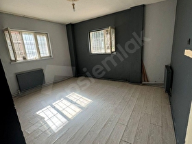 FEVZİÇAKMAK MAHALLESİNDE İÇTEN GİRİŞLİ BODRUM