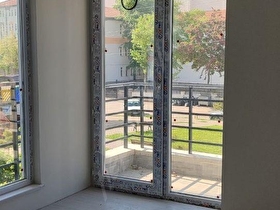 AKSARAY NOKTA EMLAKTAN BİZİM MARKET ARKASINDA KÖŞE PARK CEPHELİ ARA KAT GRNİŞ 1+1 DAİRE SATILIK