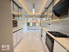 KABİL CADDE UZERİ 3+1 EBEVEYN BANYOLU ARA KATTA LÜX YAPILI SATILIK DAİRE