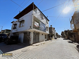 EKİNCİ GAYRİMENKUL`DEN 3 KATLI BAHÇELİ TERASLI ALTI DÜKKAN EV